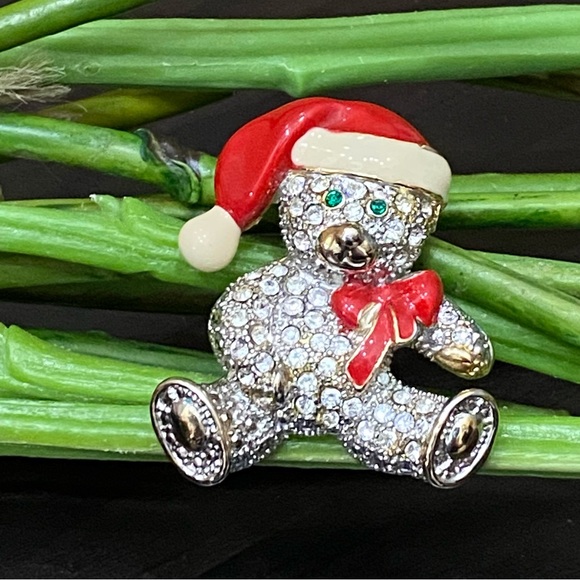 Vintage Unsigned Bling Sparkly Pavé Enameled Christmas Bear Brooch - Picture 1 of 9